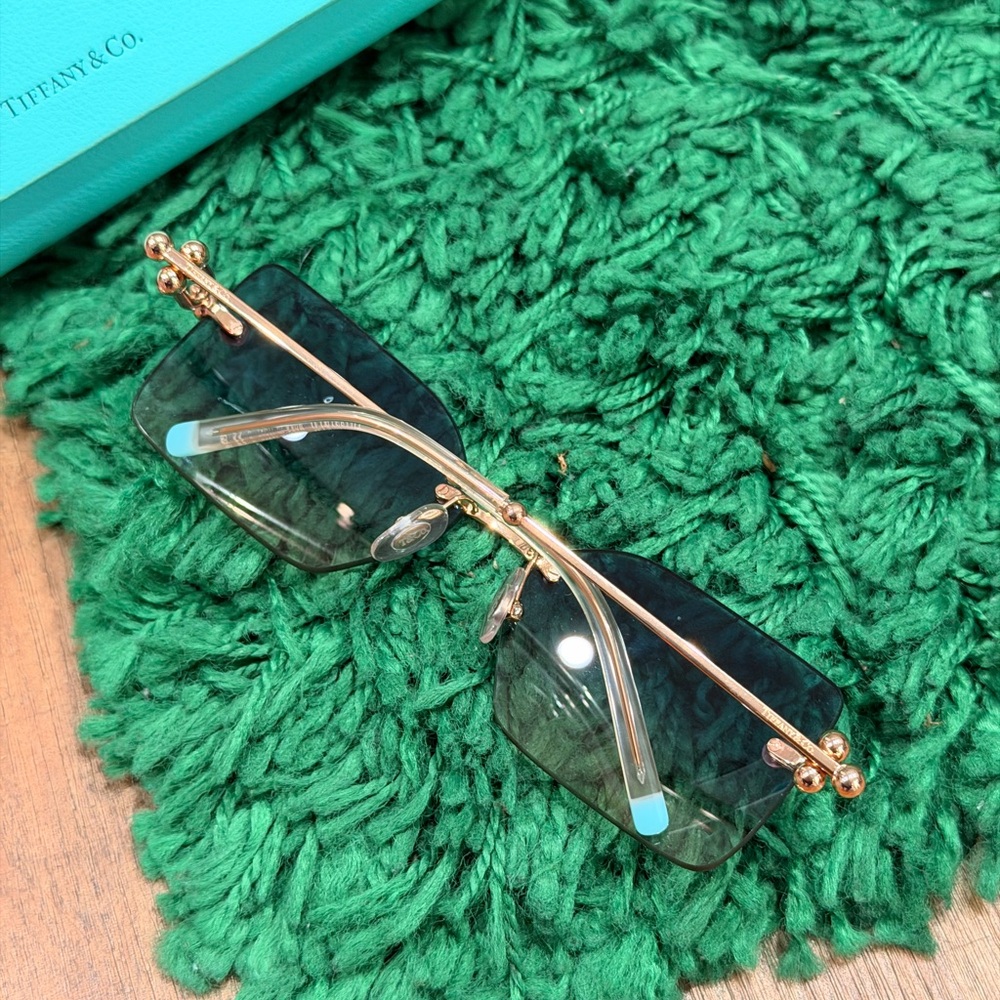 Tiffany & Co. Gradient Square Sunglasses Green/Rose Gold One Size PreOwned - Picture 2 of 2